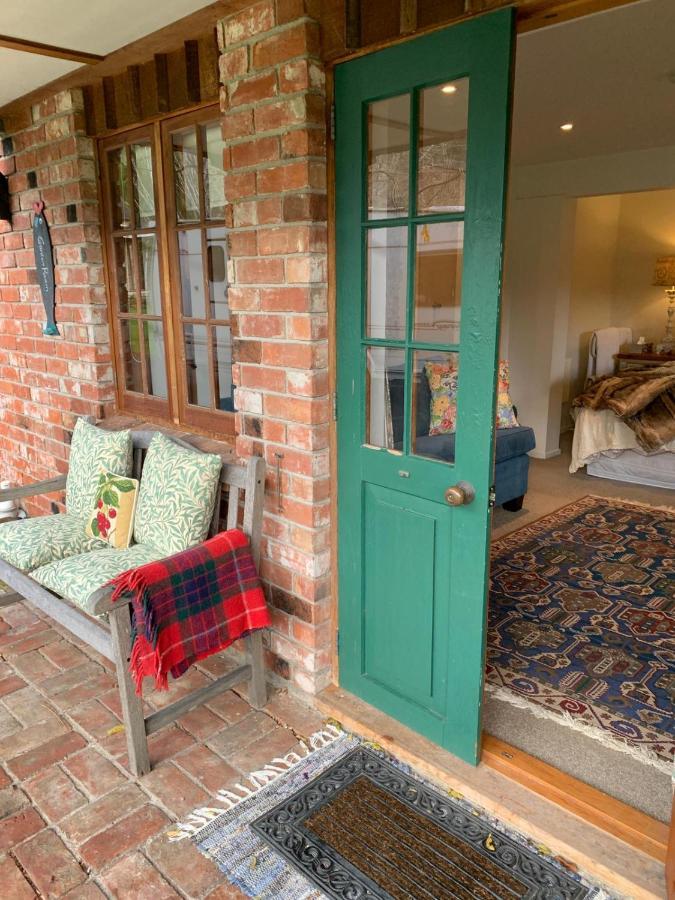 Mill Cottage - Boutique Accommodation And Garden Акароа Екстер'єр фото